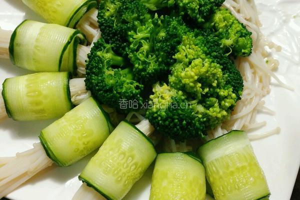 凉拌金针菇黄瓜卷的做法图解7