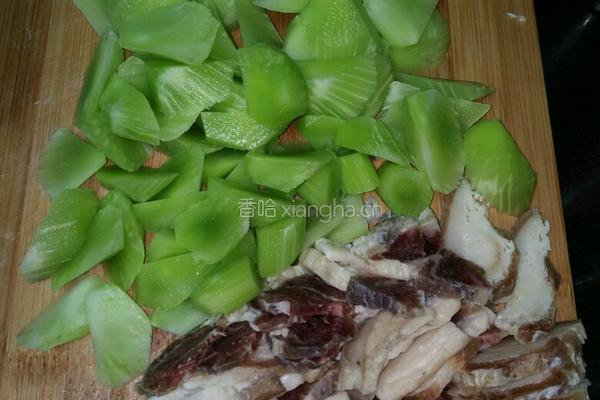莴笋烧咸肉的做法图解2