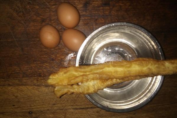 油条蒸鸡蛋的做法图解1