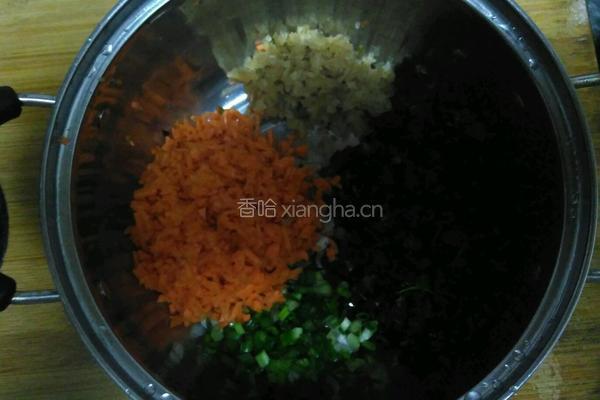木耳月牙饺的做法图解1