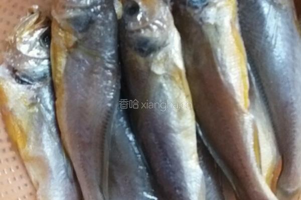 干煎小黄鱼的做法图解1