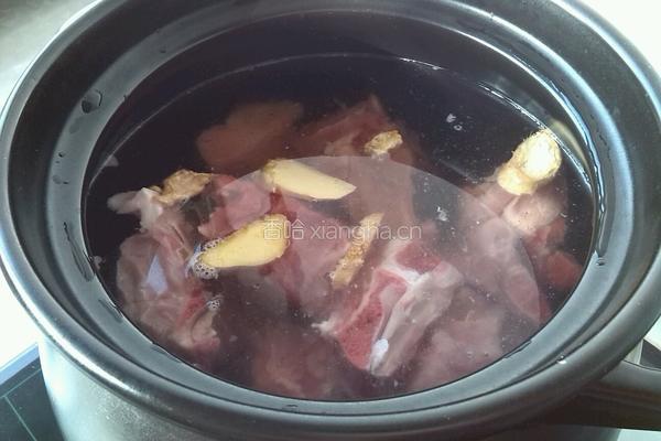 淮山玉米炖猪骨的做法图解4