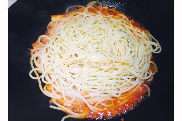 吞拿鱼意面的做法图解6