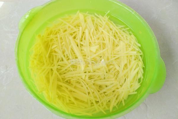 蚝油土豆丝的做法图解2