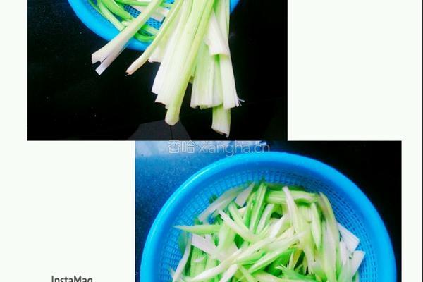 青红椒炒芹菜的做法图解1