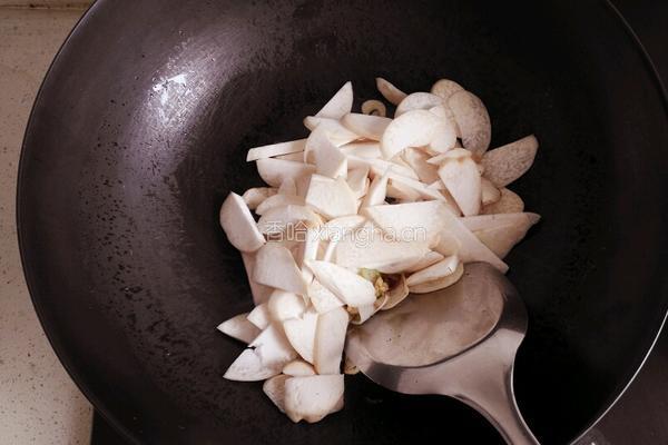 鸡腿菇炒油菜的做法图解4