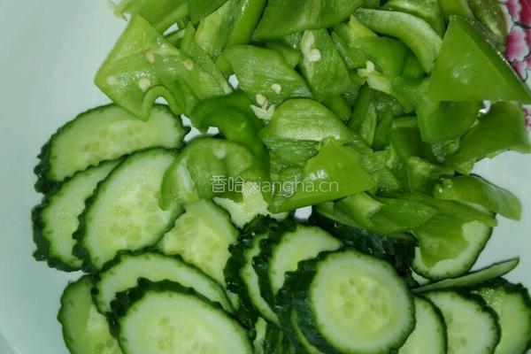 黄瓜土豆片的做法图解3