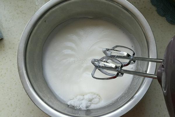 草莓奶油蛋糕卷的做法图解8