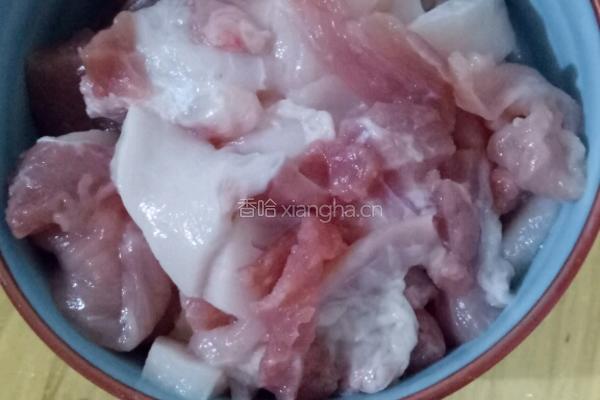 香菇炒肉片的做法图解1