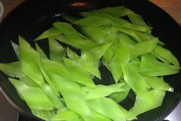 白油莴笋的做法图解3