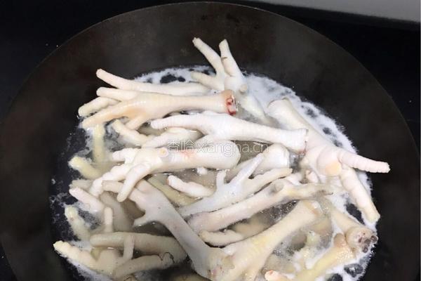 电饭煲广式鸡脚的做法图解1