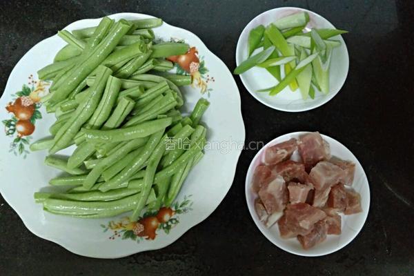 猪肉粒炖地芸豆的做法图解2