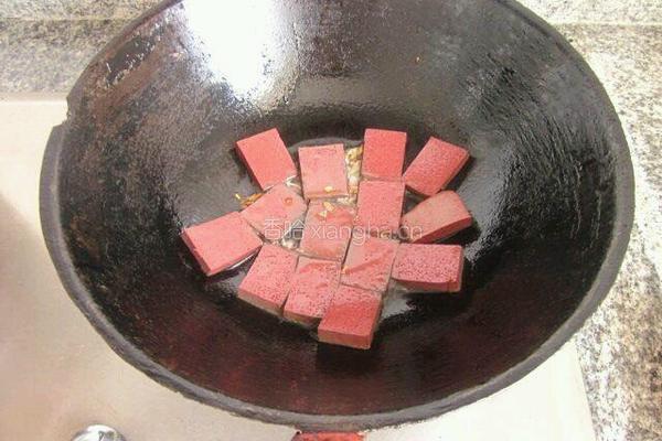 青椒炒猪血的做法图解3