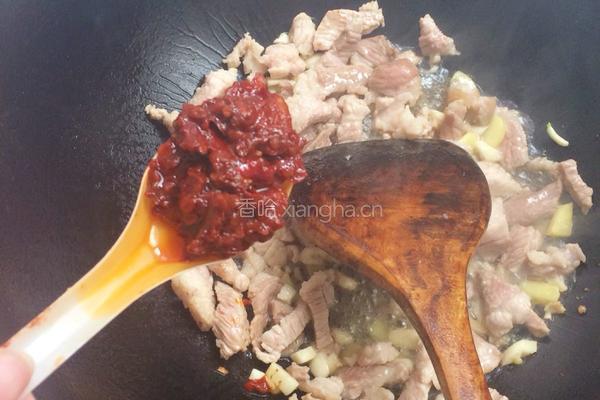 青椒豆腐皮炒肉的做法图解3