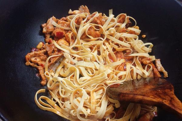 青椒豆腐皮炒肉的做法图解4