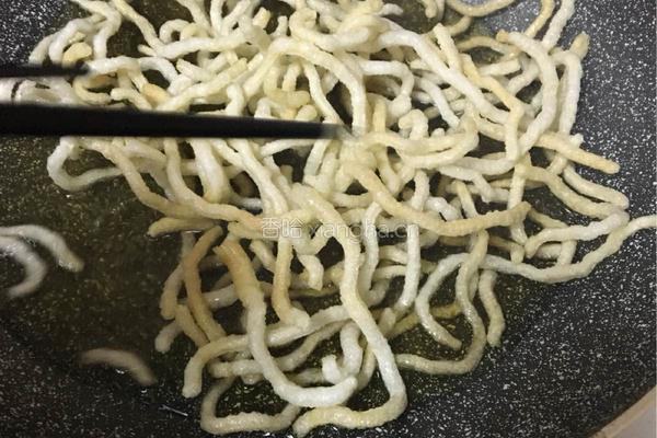 不出水的韭菜鸡蛋饺子馅的做法图解3