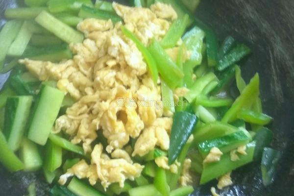 尖椒黄瓜炒鸡蛋的做法图解6