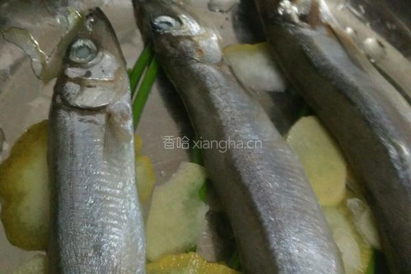 香煎多春鱼的做法图解5