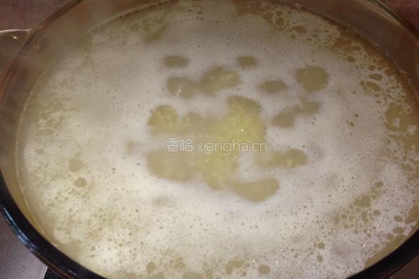 海参小米粥的做法图解7