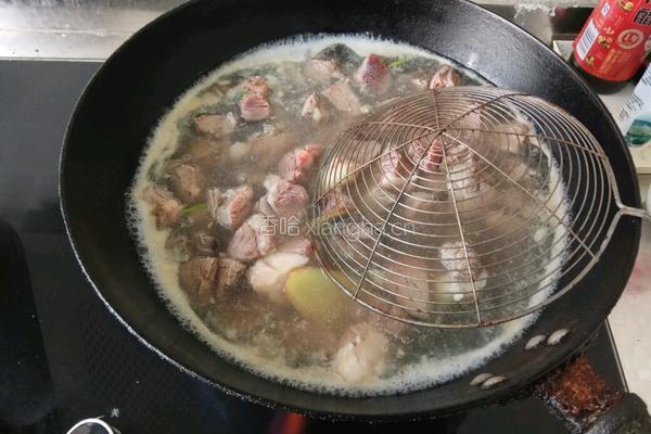 萝卜炖牛肉的做法图解1