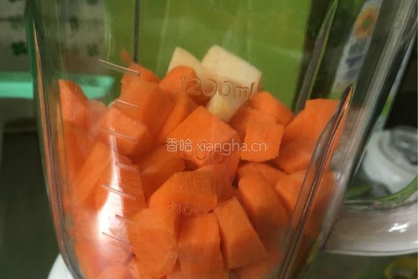 红萝卜苹果汁的做法图解4