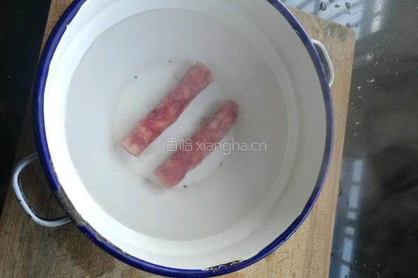 香肠咸菜炒蚕豆的做法图解7