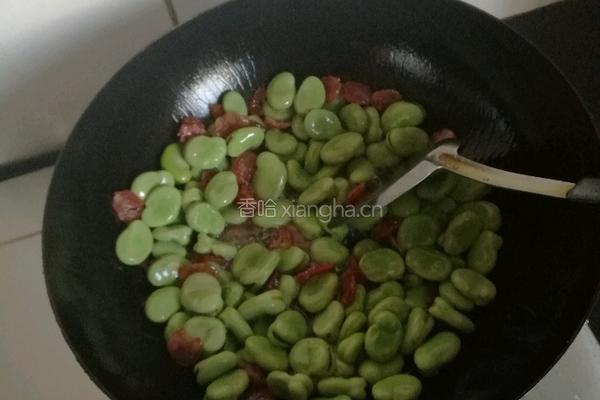 香肠咸菜炒蚕豆的做法图解10