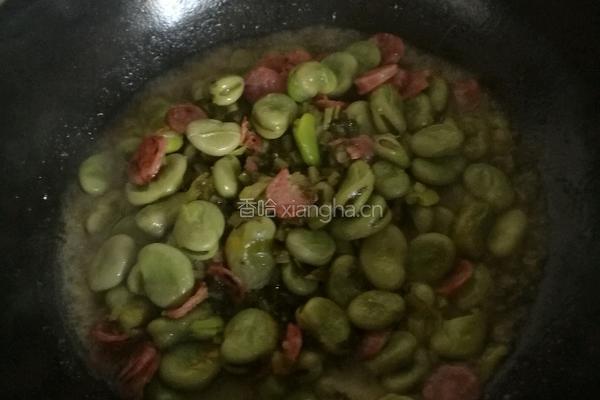 香肠咸菜炒蚕豆的做法图解13