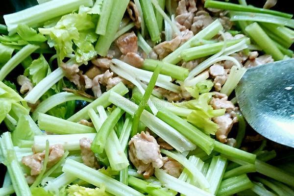 香芹炒肉的做法图解8