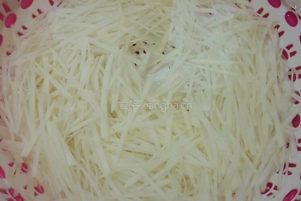 土豆丝炒胡萝卜丝的做法图解2