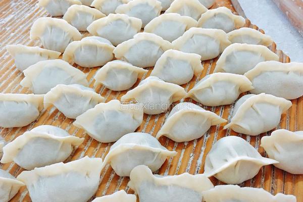 香菇荠菜饺子的做法图解10