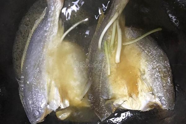 家烧咸黄鱼的做法图解3