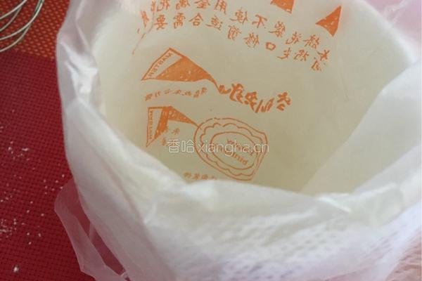 纸杯草莓麦芬的做法图解5