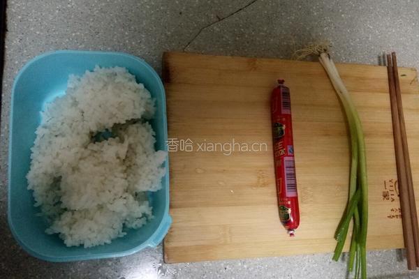 火腿炒饭的做法图解1