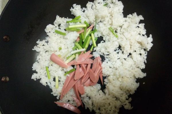 火腿炒饭的做法图解4