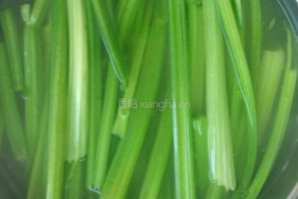 芹菜肉馅饺子的做法图解1