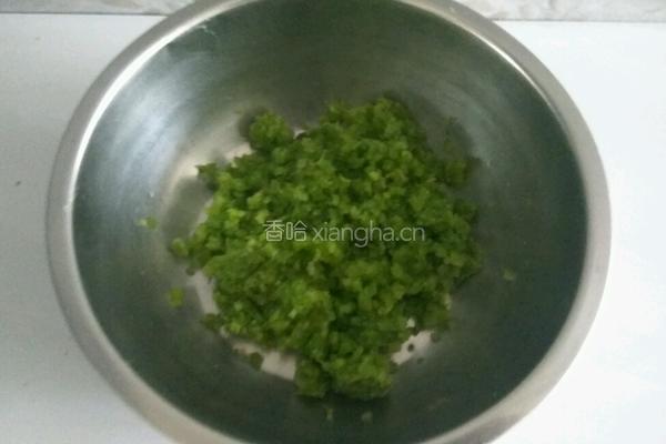 芹菜肉馅饺子的做法图解3