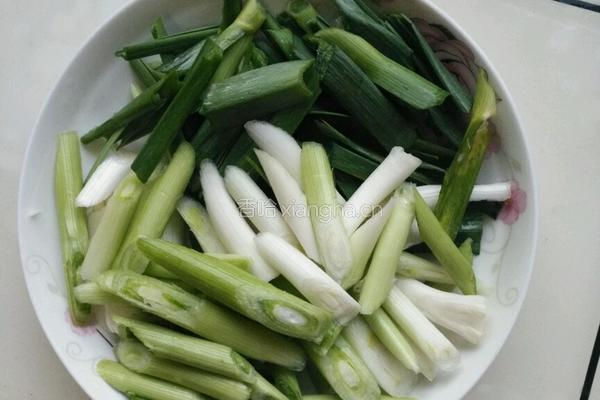 蒜苗回锅肉的做法图解5