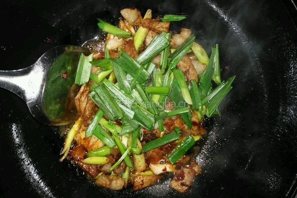 蒜苗回锅肉的做法图解9