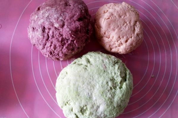 多彩饺子的做法图解1