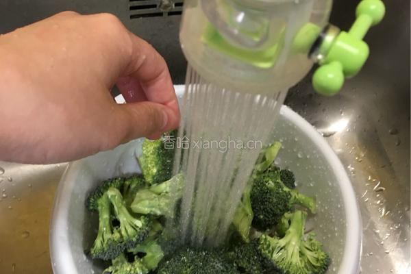 芝士菜花的做法图解1