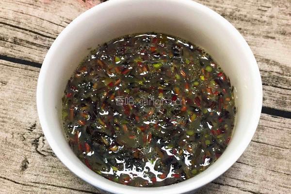 香椿头炒鸡蛋的做法图解2