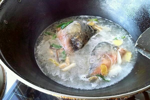 虫草鱼头豆腐汤的做法图解7
