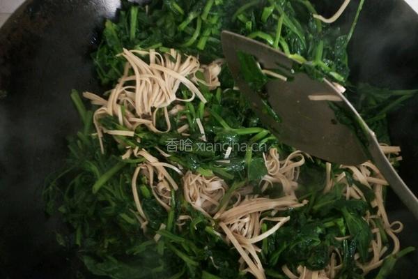 豌豆苗炒百叶丝的做法图解4