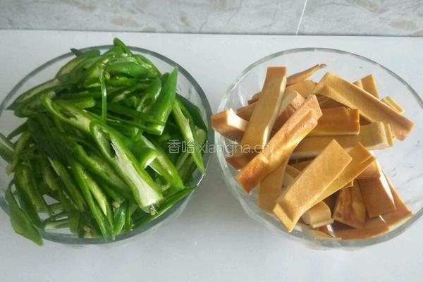 尖椒炒豆干的做法图解2