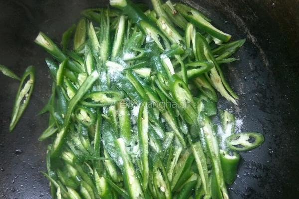 尖椒炒豆干的做法图解4