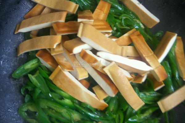 尖椒炒豆干的做法图解6