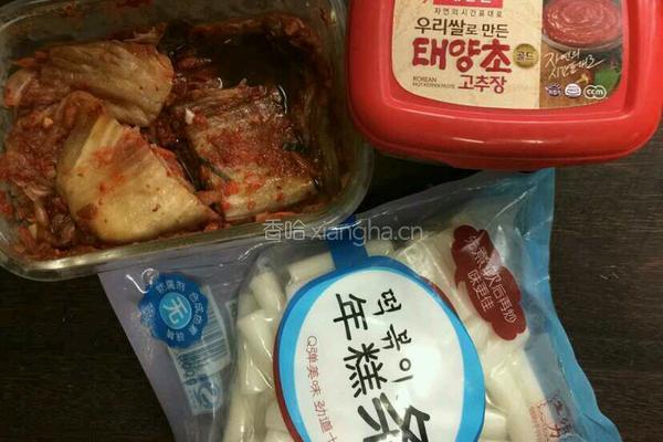 辣白菜炒年糕的做法图解1