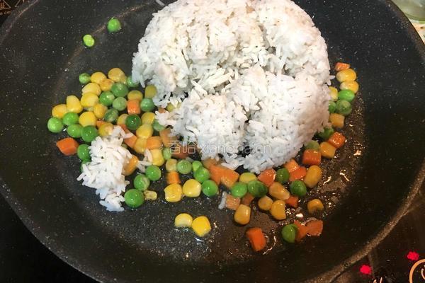 菠萝炒饭的做法图解4