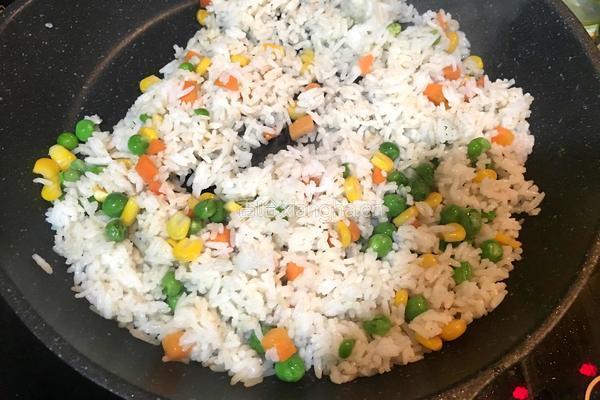 菠萝炒饭的做法图解5